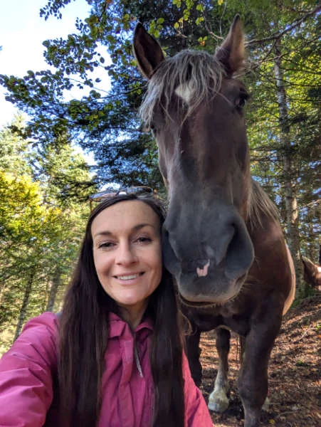 Florine Ramet Lescot avec un cheval